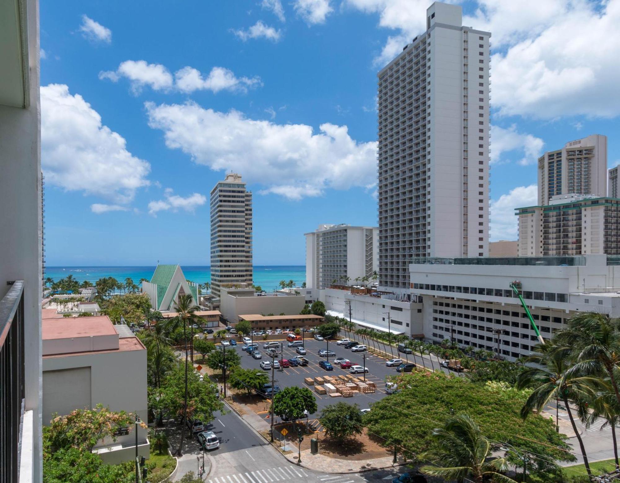 Waikiki Banyan Ohana Suite Honolulu Exterior photo