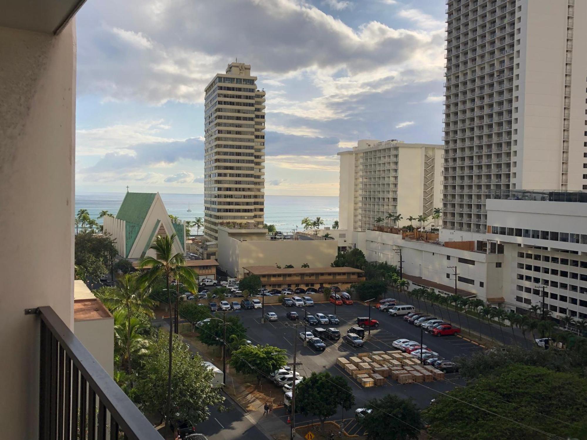 Waikiki Banyan Ohana Suite Honolulu Exterior photo