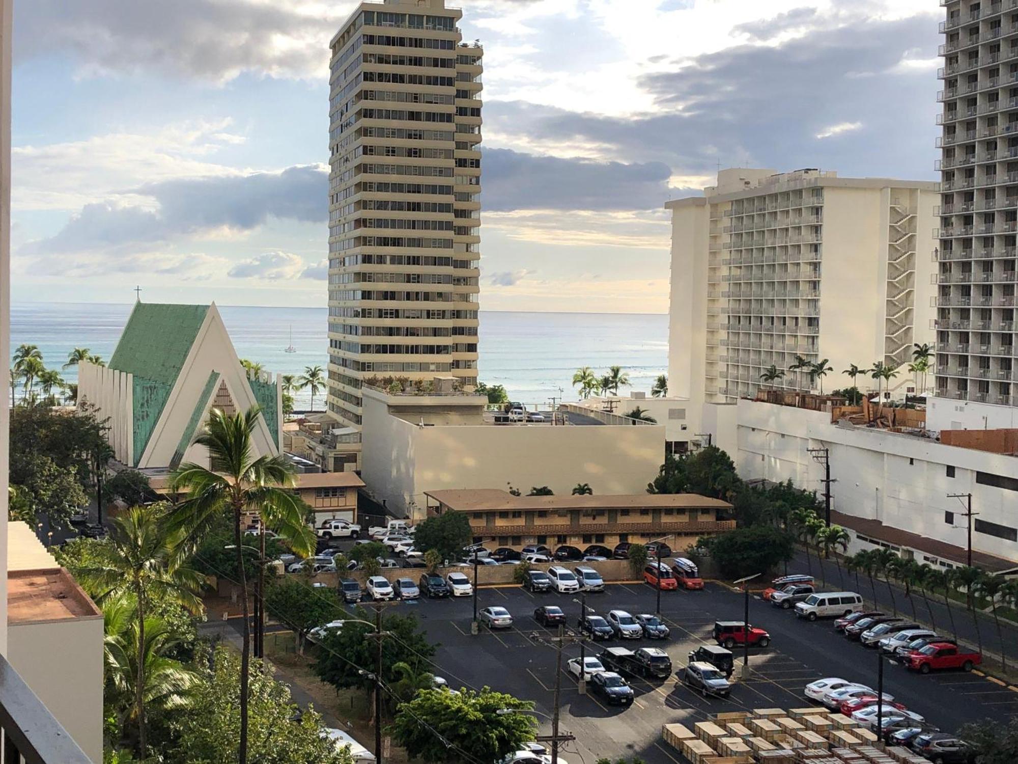 Waikiki Banyan Ohana Suite Honolulu Exterior photo